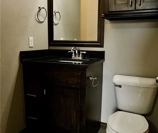 4th image of 701 Jenkins Ave