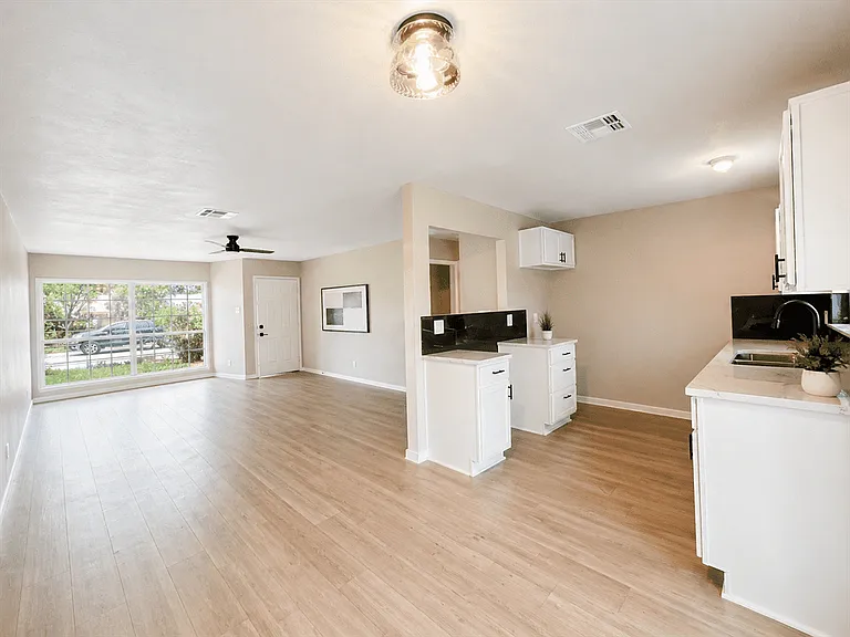 9006 Bowline St — Photo 3