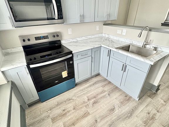 3rd image of 620 Price St