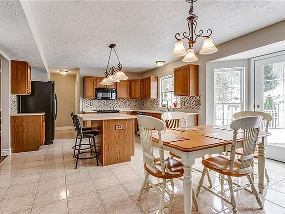5th image of 615 Water View Dr