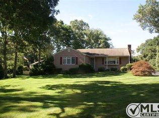 35 Connemara Cir, Hyannis, MA 02601