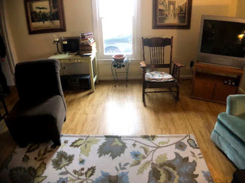 2nd image of 100 Lovell St