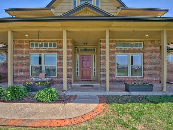 4th image of 2052 E Trail Dr NW