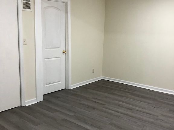 2nd image of 4710 N Elmwood Ave