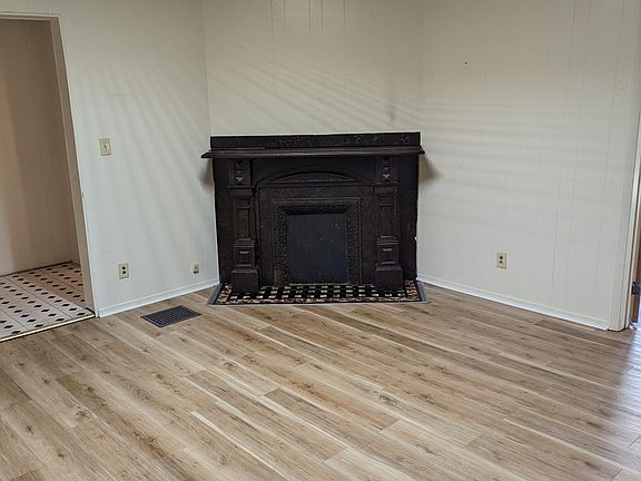 5th image of 630 E Brady St APT 2