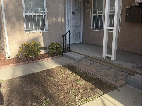 3rd image of 2421 Magnolia Ave