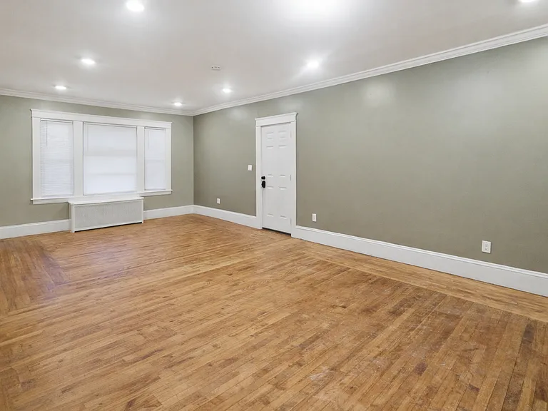 131 Providence St — Photo 7