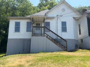 17 Jackson St, Weston, WV 26452