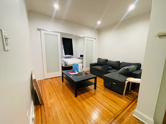 Rented by Zjama Realty Corp | media 7