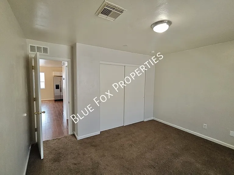 100 E Medina Rd — Photo 10