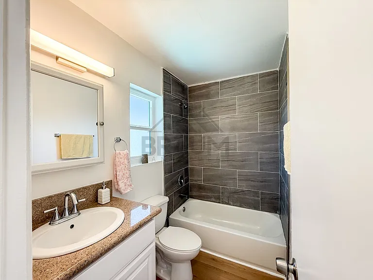 6336 TUJUNGA AVE. — Photo 13