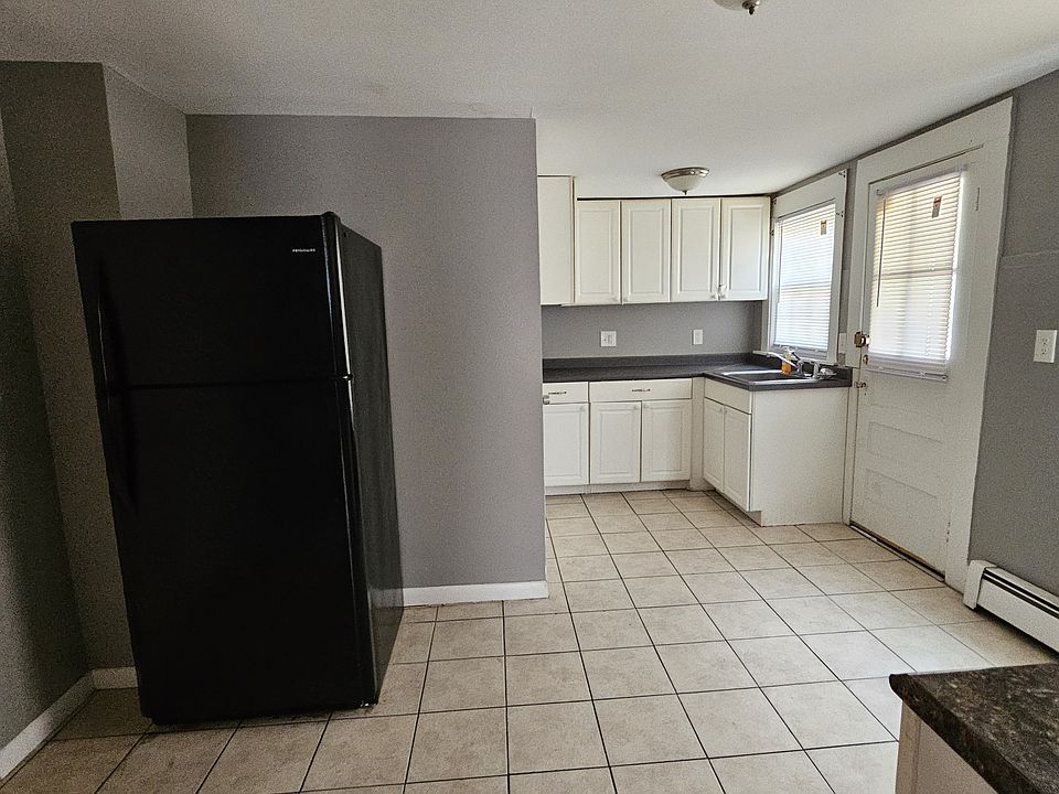 1st image of 18 Maple St #18