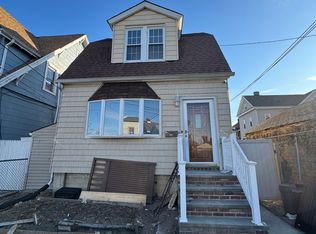 1107 121st St #1, College Pt, NY 11356
