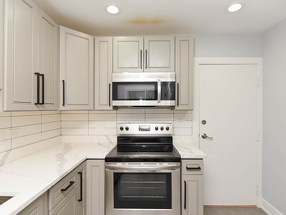 2nd image of 1301 W Estes Ave #W5