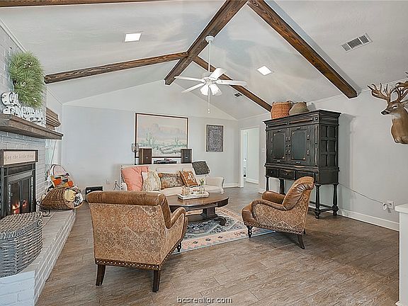 2nd image of 2810 Cherry Creek Cir