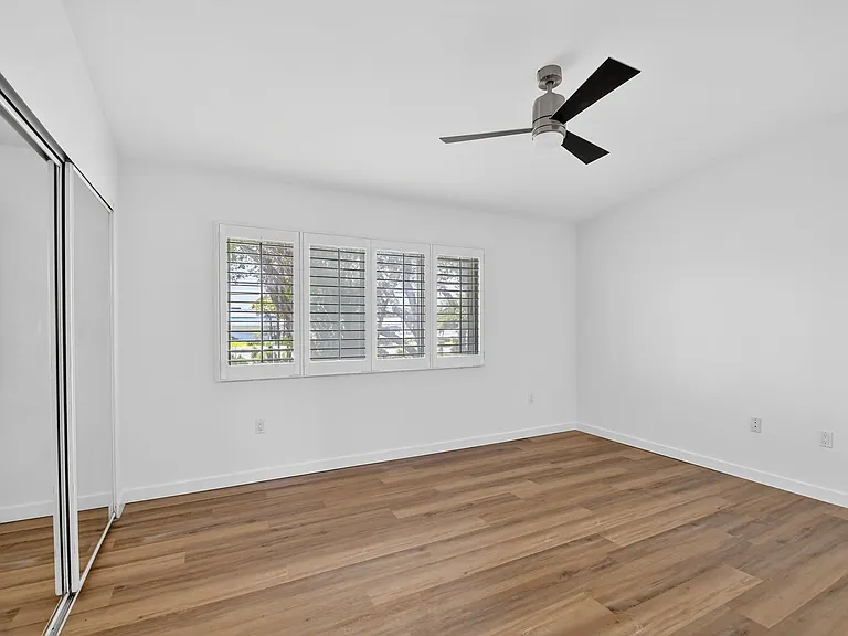 101 Half Moon Cir #B — Photo 25