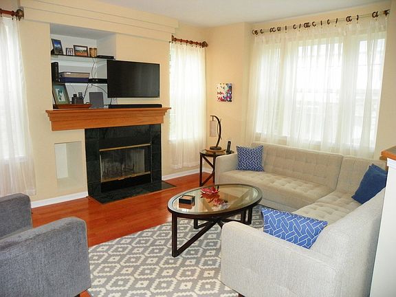 3rd image of 111 Tanglewood Dr