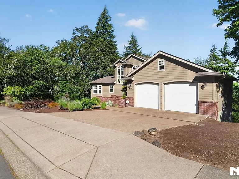 453 Dellwood Dr — Photo 3