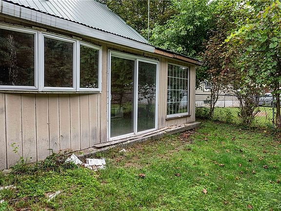 4th image of 529 Millbrook Rd