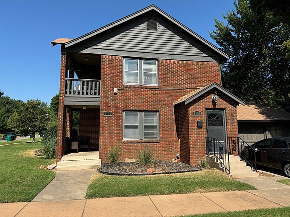 3rd image of 2103 N Shartel Ave