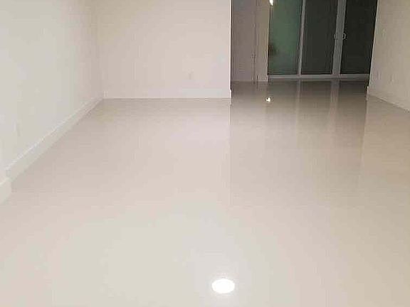 5th image of 20301 NE 30th Ave APT 116