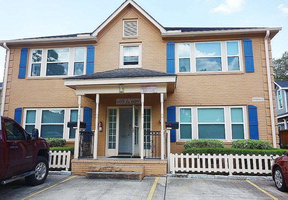1st image of 609 Cortlandt St #B