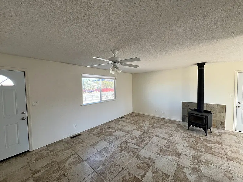 3 bed, 1300 sqft, $1,825 — Photo 4