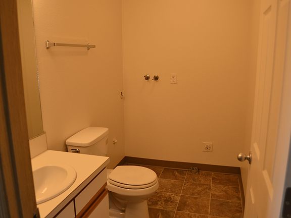 LAUNDRY ROOM 1/2 BATH