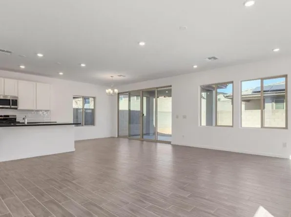 1935 N Marketside Ave, Buckeye, AZ 85396