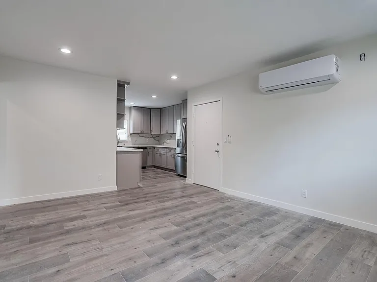 343 Warren Ln — Photo 8