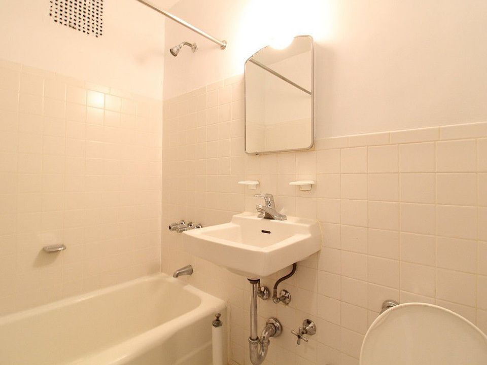 2nd image of 234 E 77th St APT 21