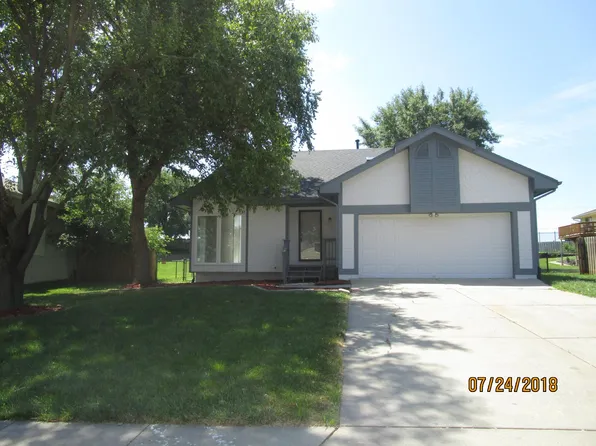 313 Windsor Dr, Papillion, NE 68046