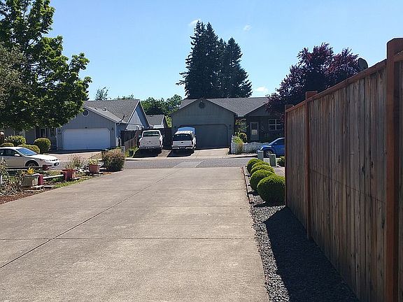 3rd image of 567 N 1st St