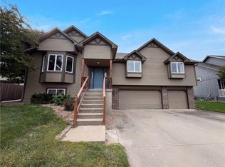 403 S Lakeshore Dr, Raymore, MO 64083