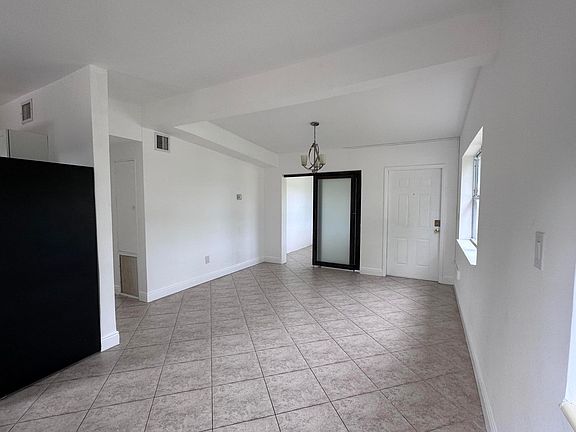 5th image of 4310 NE 13th Ave