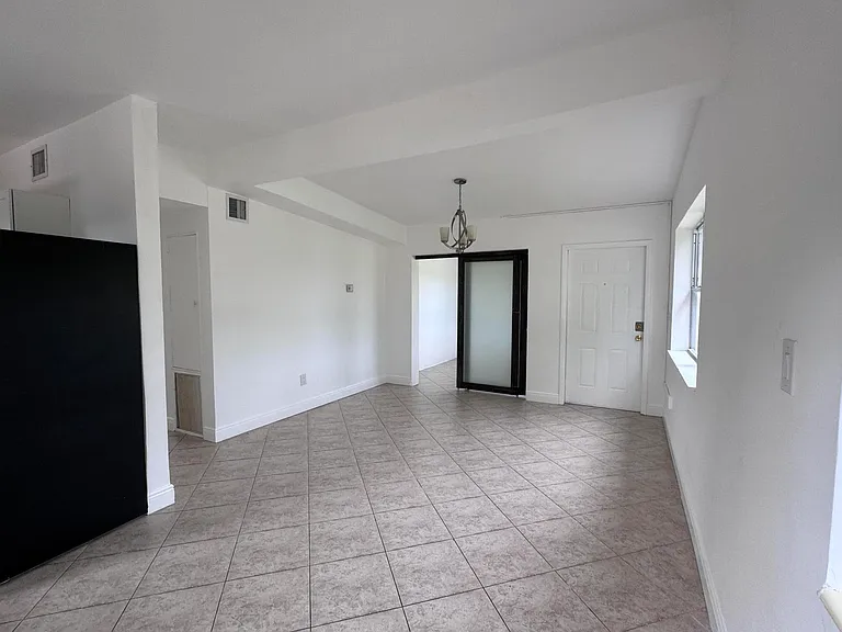 4310 NE 13th Ave — Photo 5