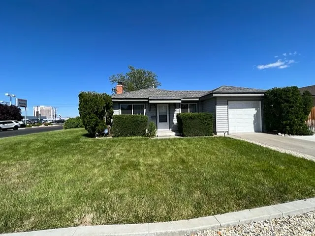 900 Melrose Dr photo 1