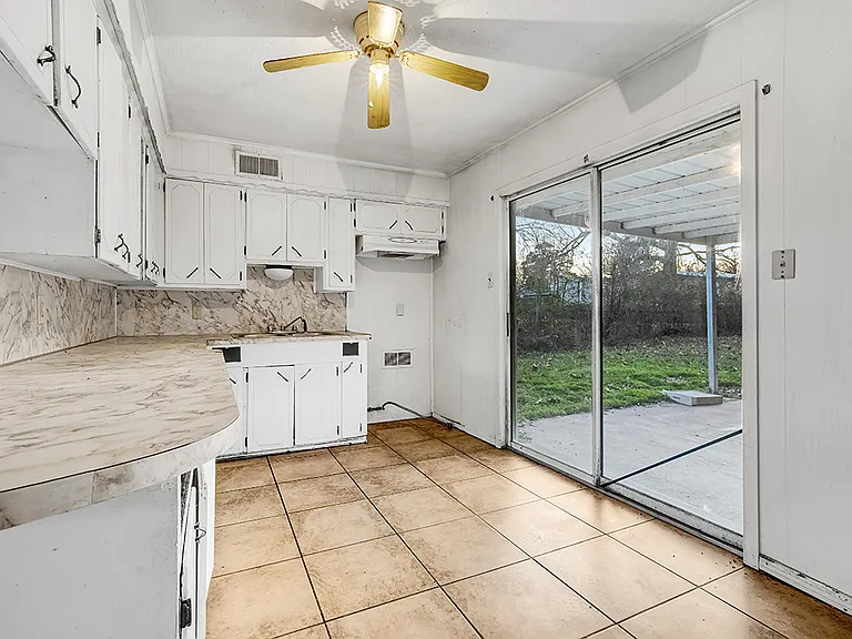 224 Shellwood Dr — Photo 8