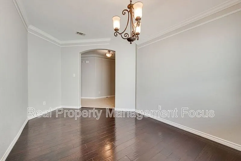 3 bed, 2.0 bath, 2027 sqft, $2,495 — Photo 4