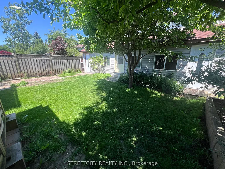 472 Talltree Cres — Photo 20