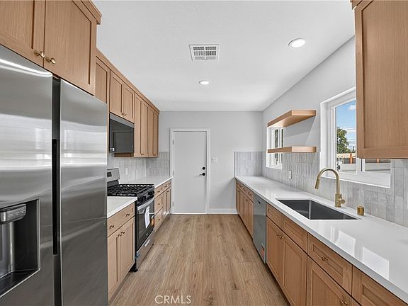 5th image of 2549 N Lugo Ave