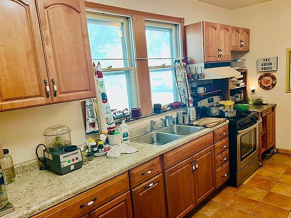 2nd image of 505 W Grimes Ave