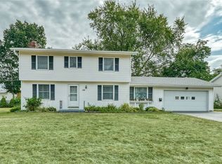 150 Ellinwood Dr, Rochester, NY 14622