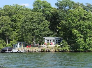 64 Raccoon Island Rd, Lake Hopatcong, NJ 07849