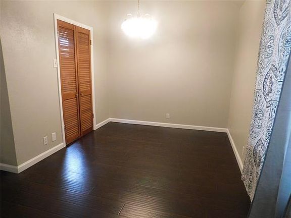 3rd image of 1110 Mill River Dr