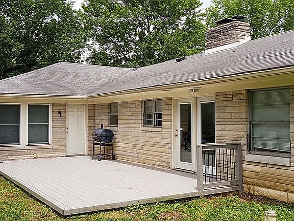 3rd image of 4630 Woodland Dr