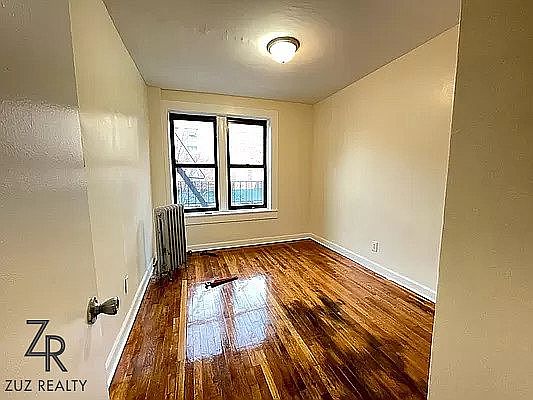 3rd image of 552 Parkside Ave #B6