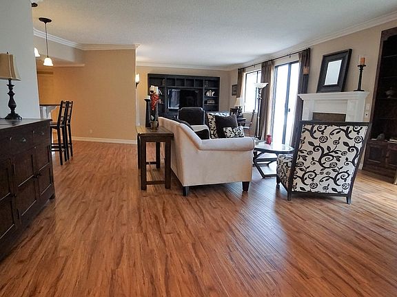 4th image of 17130 Burbank Blvd Unit 103