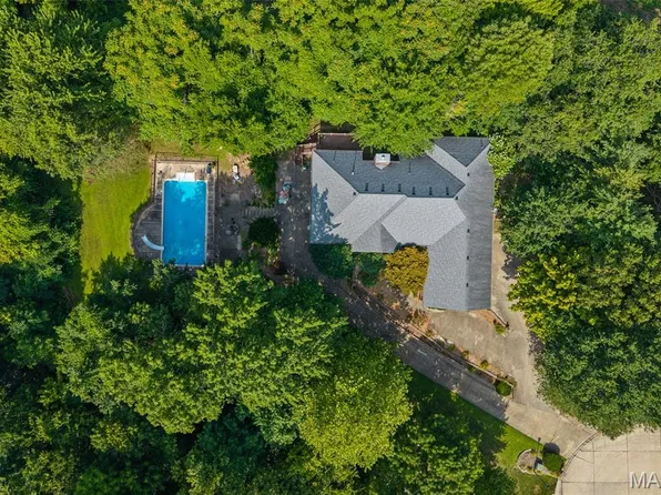 14 Forest Dr, Maryville, IL 62062