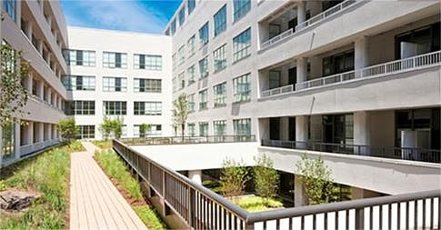 4th image of 810 Kent Ave